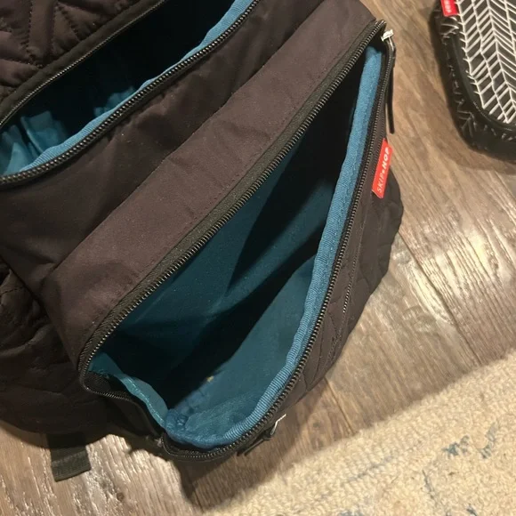 Skip Hop Quilted Black Diaper Bag with Changing Pad - Picture 3 of 14